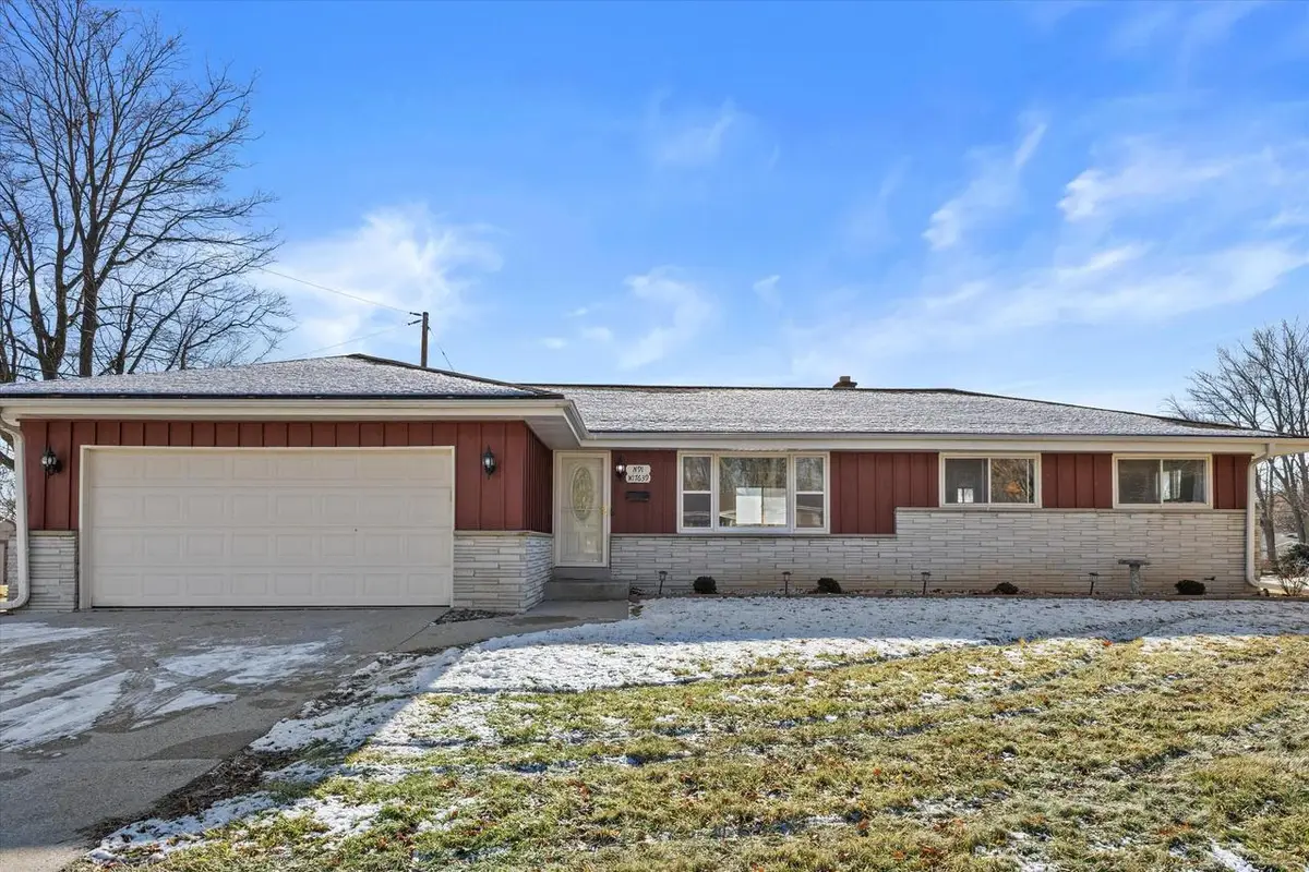 N91W17639 Saint Regis DRIVE, Menomonee Falls, WI 53051 - Image #1