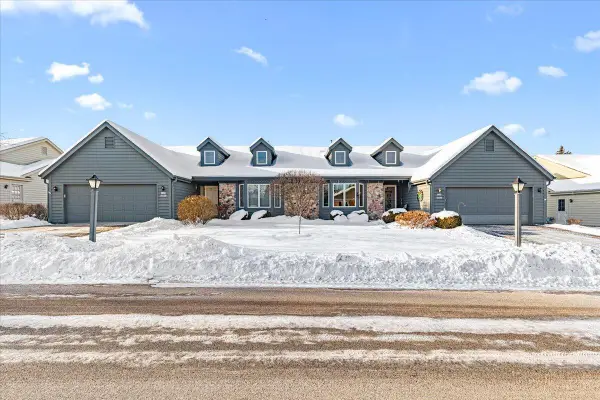 W179N9885 Riversbend CIRCLE E, Germantown, WI 53022