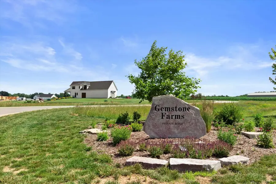 S53W26764 Gemstone COURT, Waukesha, WI 53189 - Image #2