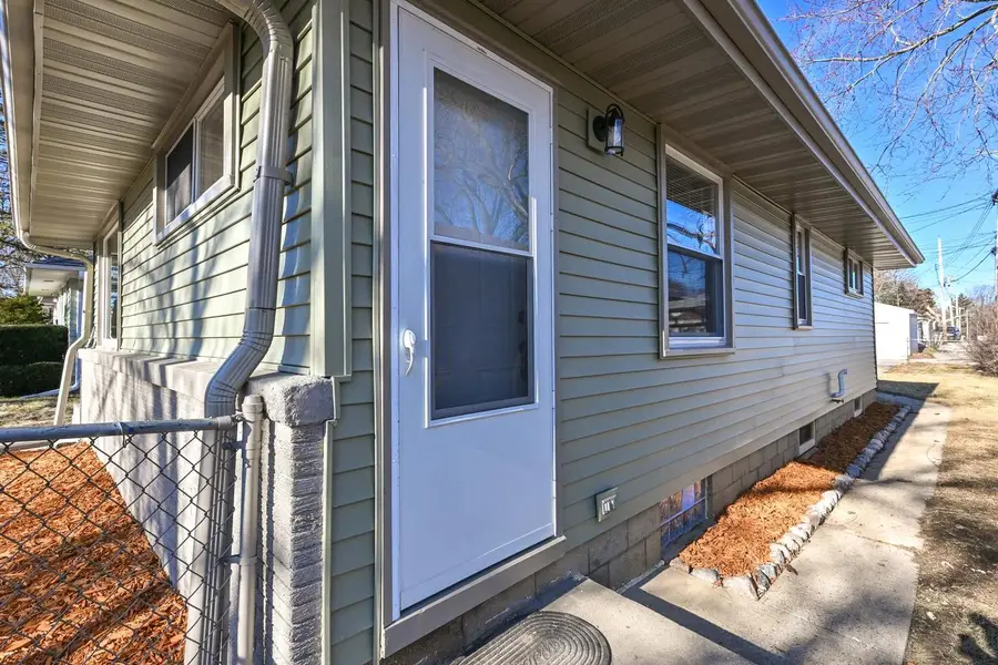 7218 W Carmen AVENUE, Milwaukee, WI 53218 - Image #2