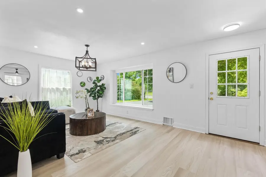 550 N Riverside DRIVE, Saukville, WI 53080 - Image #2