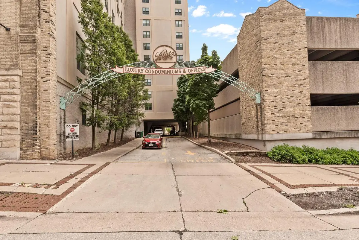 270 E Highland AVENUE #1021, Milwaukee, WI 53202 - Image #1