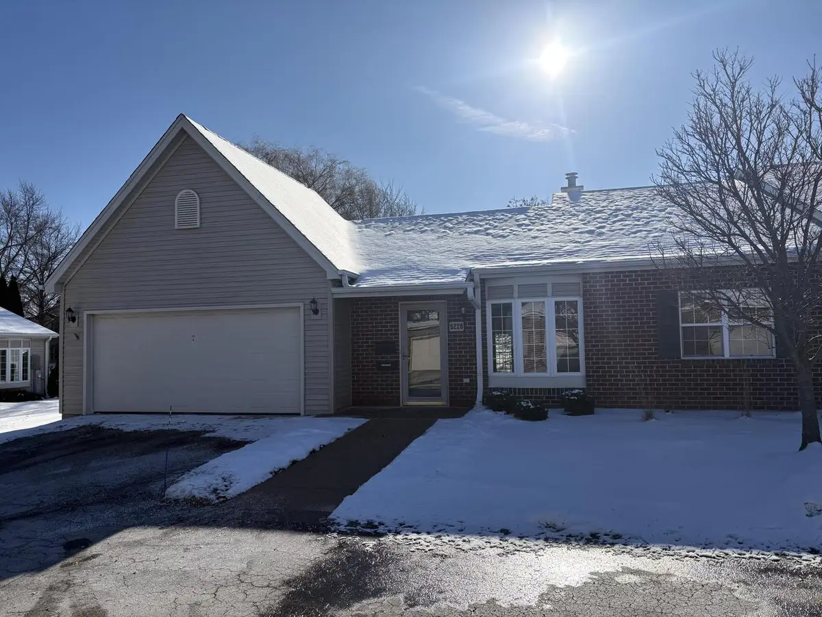 5228 S Hidden DRIVE, Greenfield, WI 53221 - #1