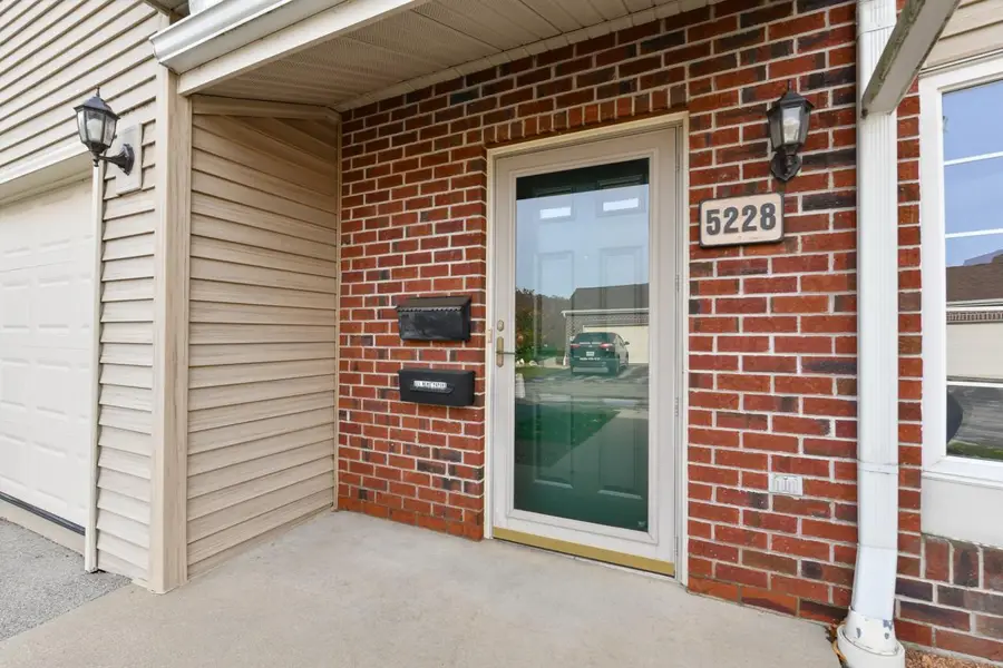 5228 S Hidden DRIVE, Greenfield, WI 53221 - #2