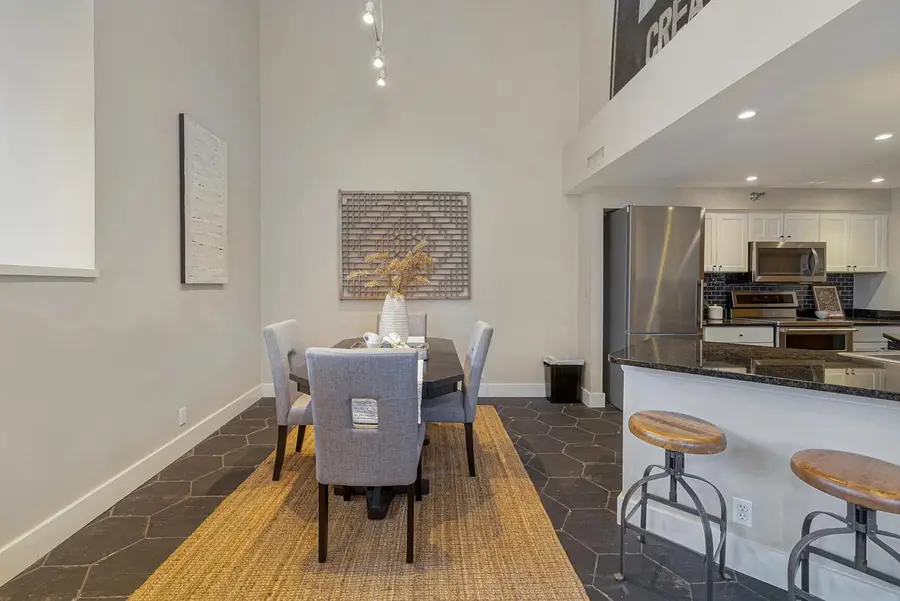 270 E Highland AVENUE #437, Milwaukee, WI 53202 - Image #2