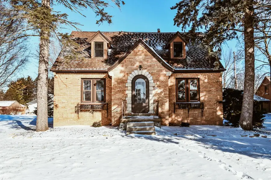 424 W Luebbe LANE, Glendale, WI 53217 - #3