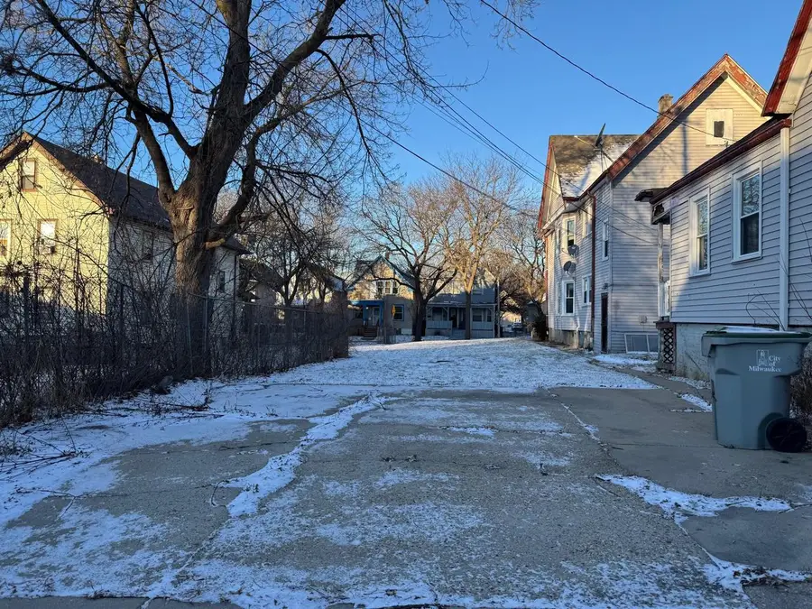 3336 N 11TH STREET, Milwaukee, WI 53206 - Image #2