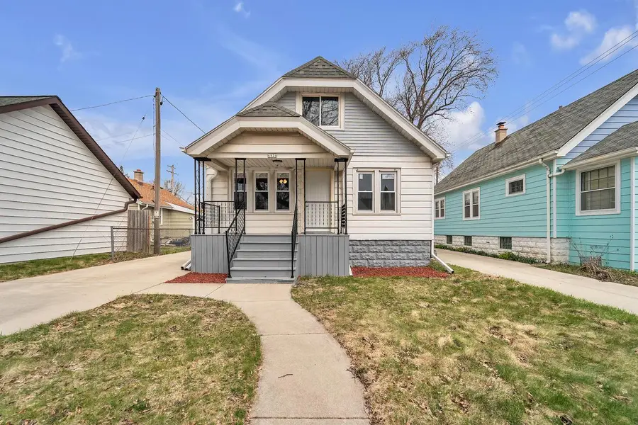 6824 W Hayes AVENUE, West Allis, WI 53219 - Image #2
