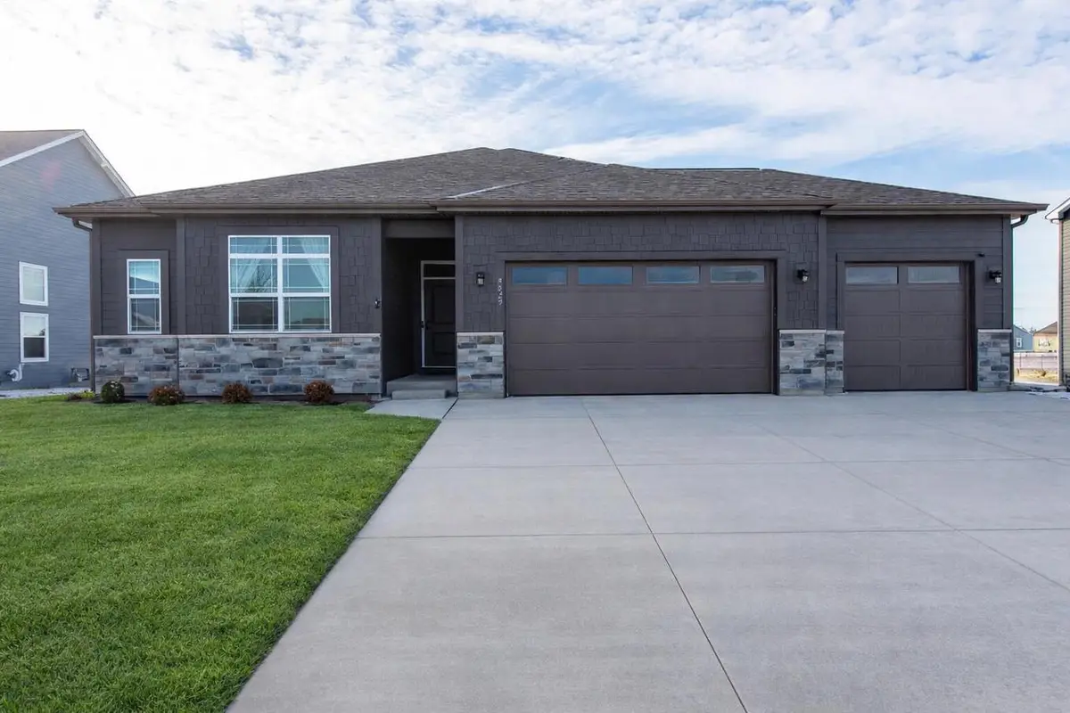 9029 Creekside CIRCLE, Pleasant Prairie, WI 53158 - Image #1