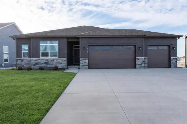 9029 Creekside CIRCLE, Pleasant Prairie, WI 53158