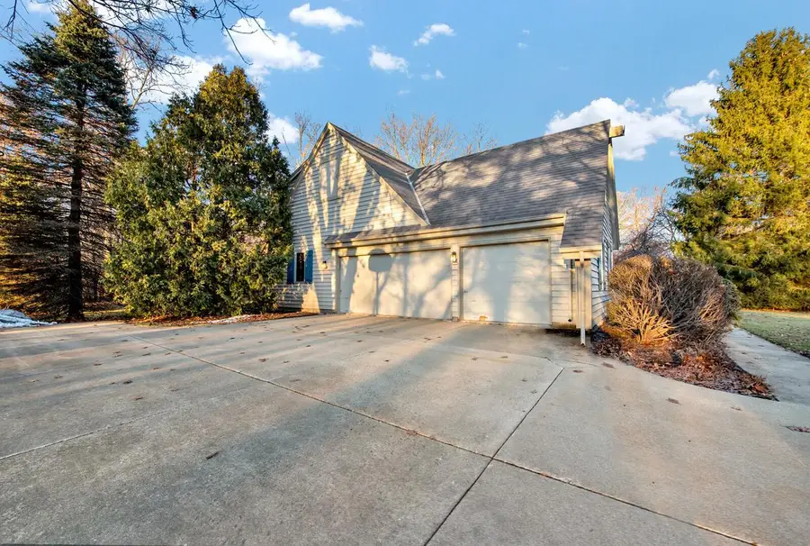 S35W27905 Pheasant RUN, Waukesha, WI 53189 - Image #2