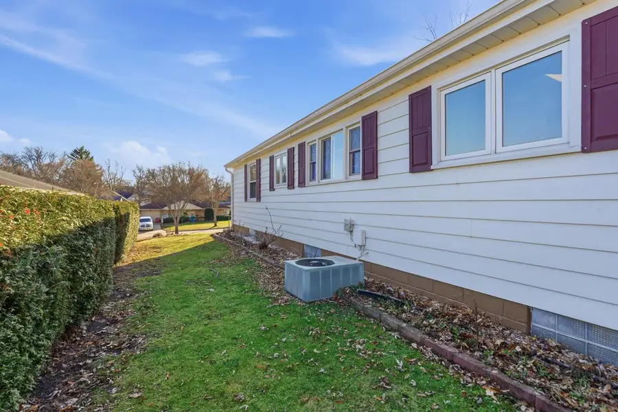 4630 W Anthony DRIVE, Greenfield, WI 53219 - Image #3