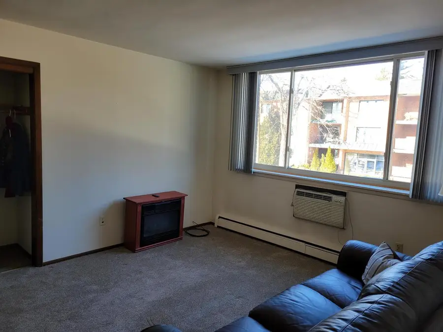 805 E Henry Clay STREET #202, Whitefish Bay, WI 53217 - #3