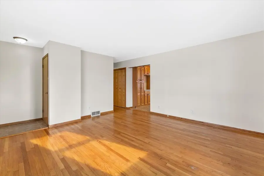 5944 S Swift AVENUE, Cudahy, WI 53110 - #3