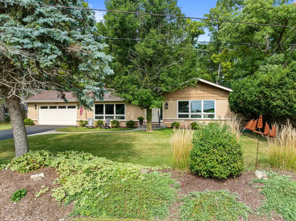 946 Shabbona DRIVE, Fontana, WI 53125 - Image #1