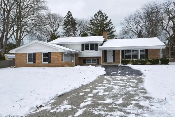 2261 W Kenboern DRIVE, Glendale, WI 53209