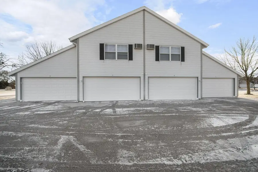 183 Minz Park CIRCLE #2, West Bend, WI 53095 - #3