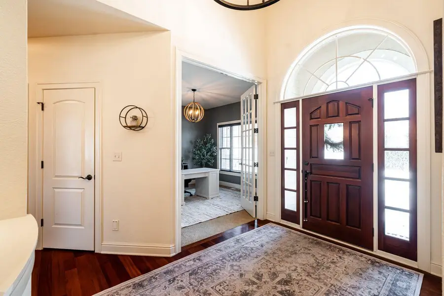 631 Stepping Stone WAY, Pewaukee, WI 53072 - Image #2