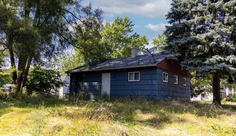 6101 W Carmen AVENUE, Milwaukee, WI 53218 - Image #2