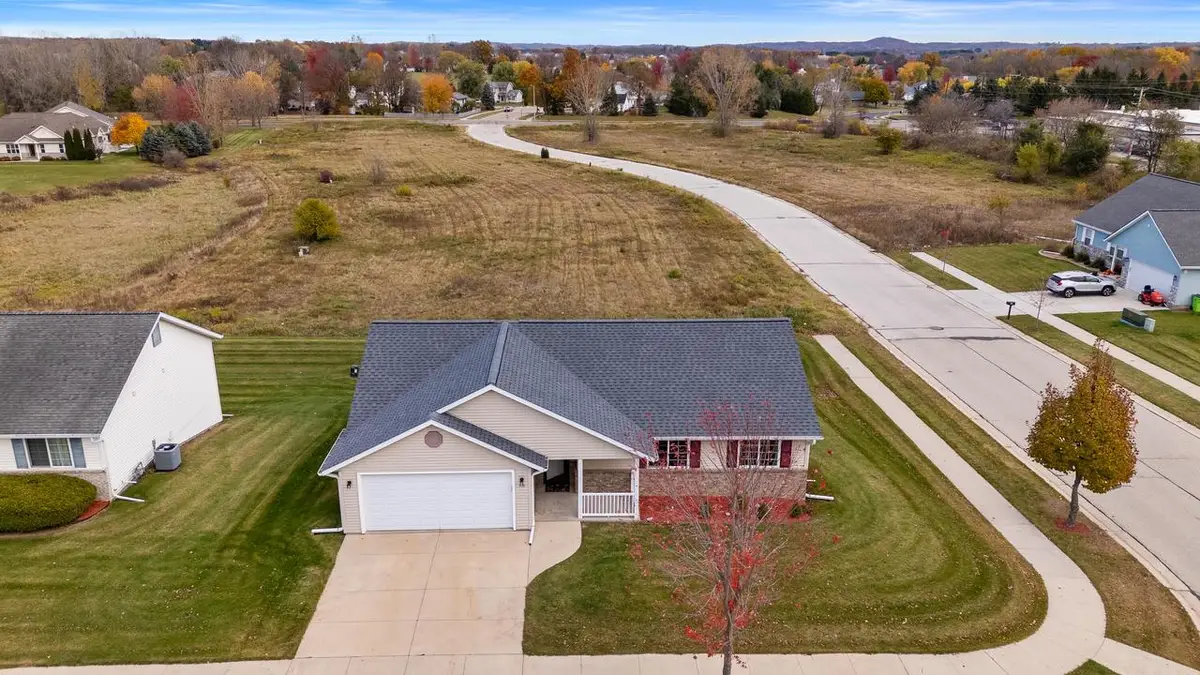 836 Tower DRIVE, Hartford, WI 53027 - #1