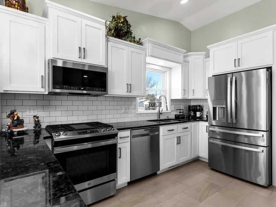 1102 E Cedar AVENUE, Manitowoc, WI 54220 - #3