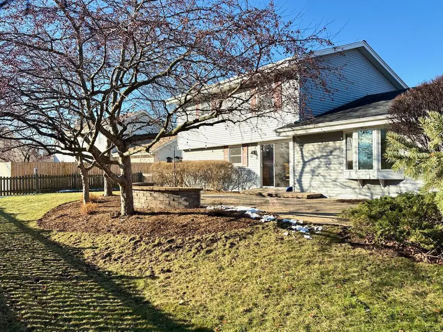 3560 S Sandalwood DRIVE, New Berlin, WI 53151 - Image #2