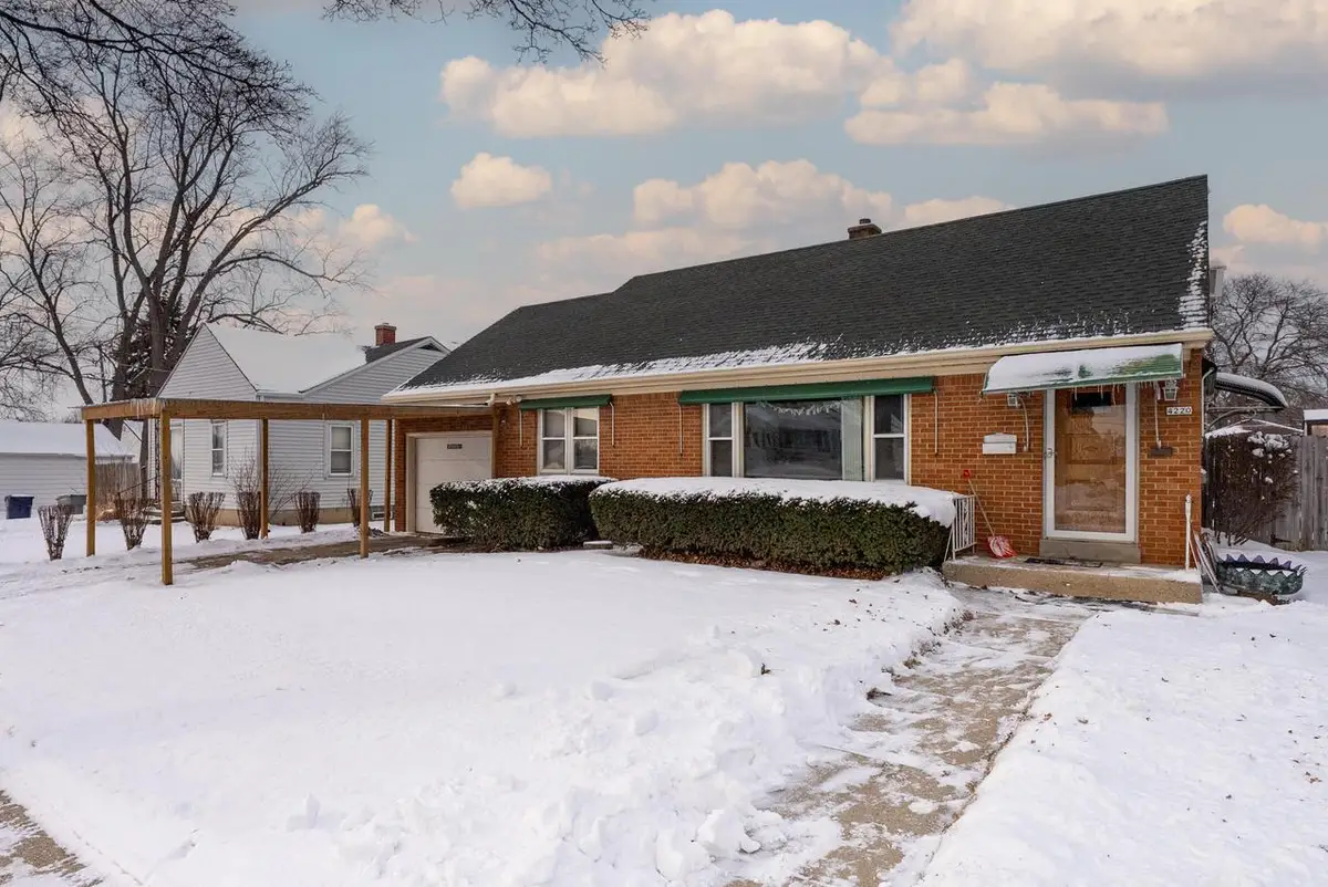 4220 W Reichert PLACE, Milwaukee, WI 53209 - Image #1