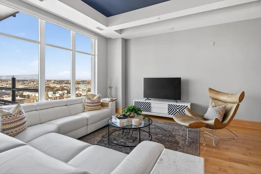 1313 N Franklin PLACE #1002, Milwaukee, WI 53202 - Image #2