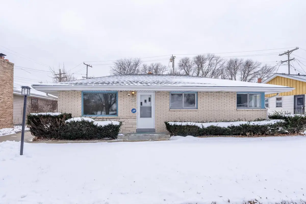 7629 W Thurston CIRCLE, Milwaukee, WI 53218 - Image #1