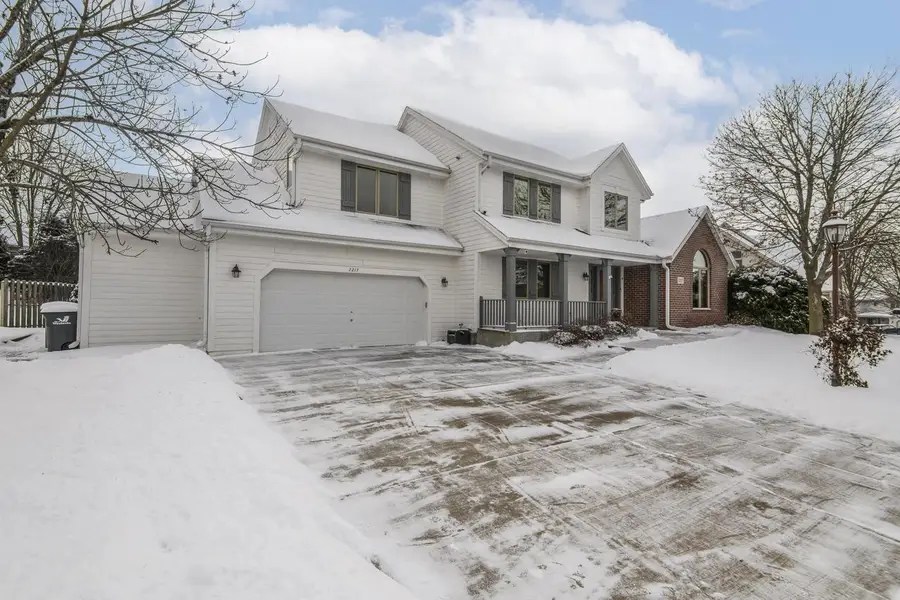 2217 Deer PATH, Waukesha, WI 53189 - #2