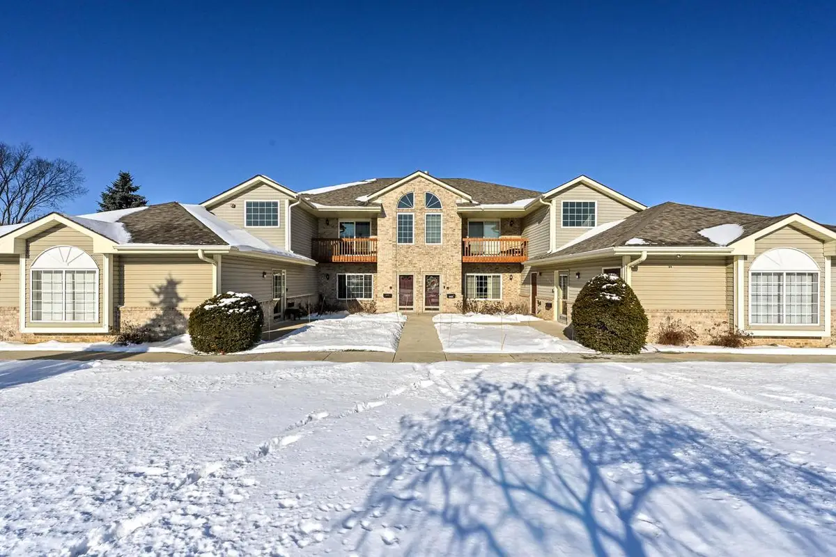 17600 W Lincoln AVENUE, New Berlin, WI 53146 - Image #1