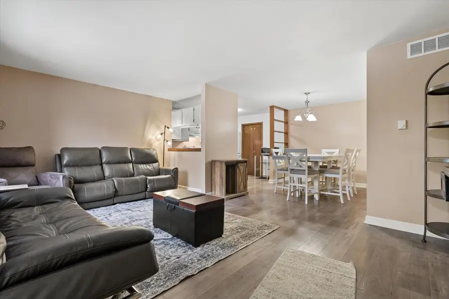 1674 S Coachlight DRIVE, New Berlin, WI 53151 - Image #2