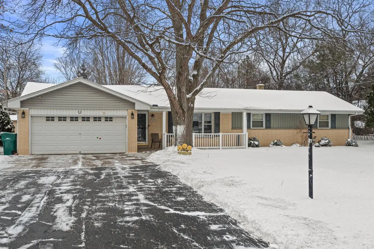 N50W14420 Fairmount AVENUE, Menomonee Falls, WI 53051 - #1