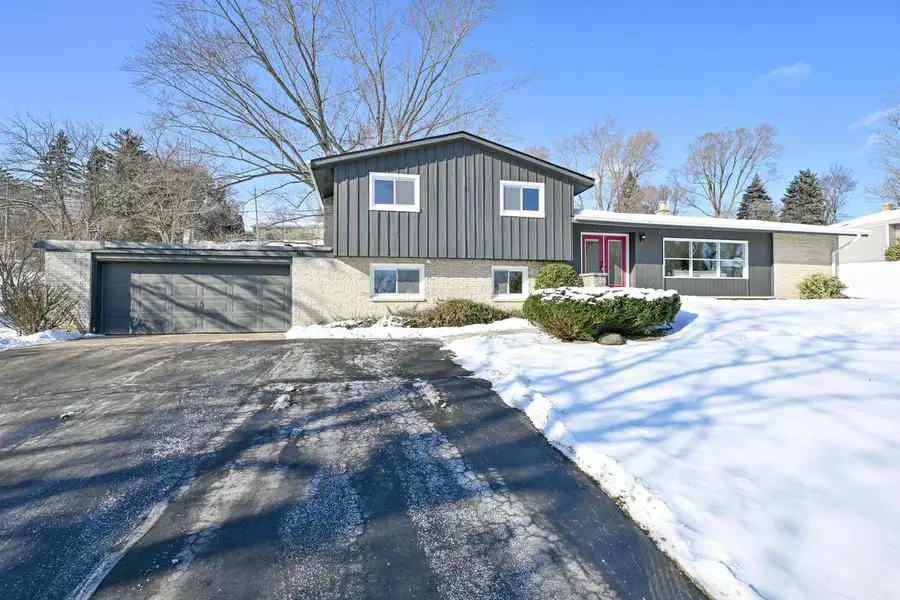5135 S Menard DRIVE, New Berlin, WI 53151 - Image #2