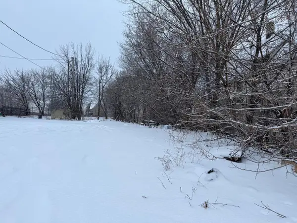 1426 W GROELING AVENUE, Milwaukee, WI 53206