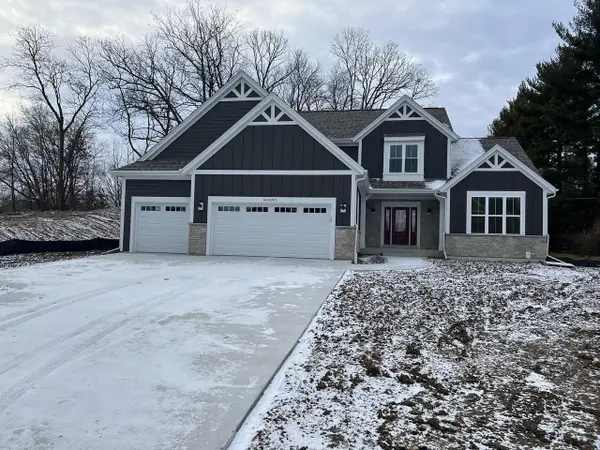 W221N3075 Greenwood COURT, Waukesha, WI 53186