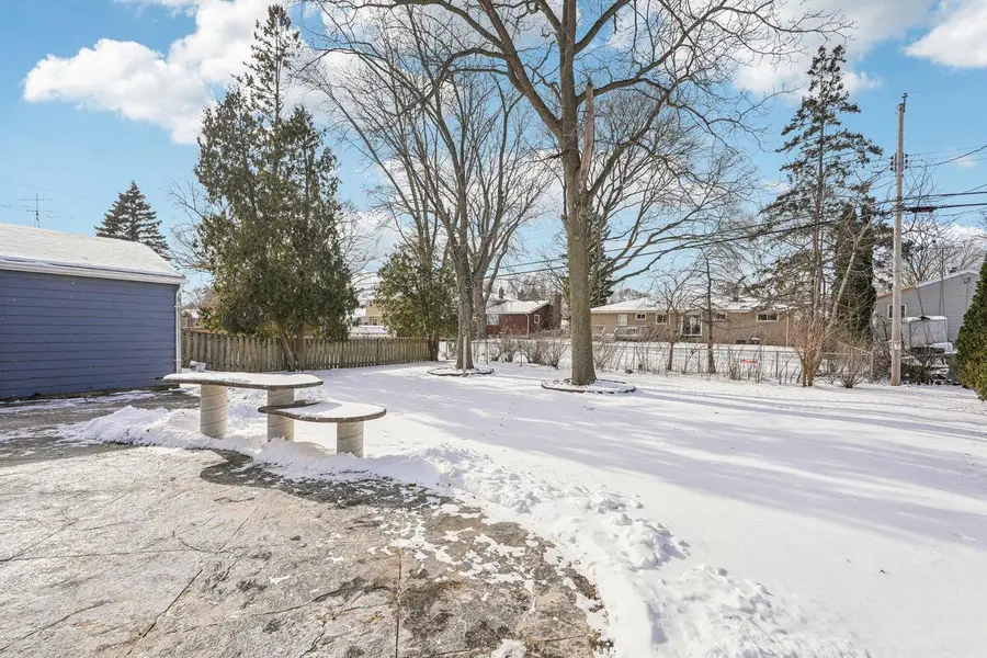 909 8th AVENUE, Grafton, WI 53024 - Image #2