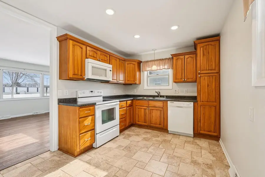 909 8th AVENUE, Grafton, WI 53024 - Image #3