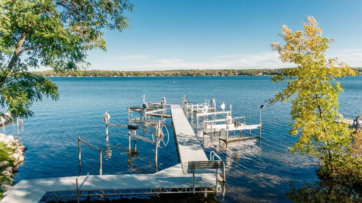 2135 W Shore DRIVE, Delafield, WI 53018 - #1