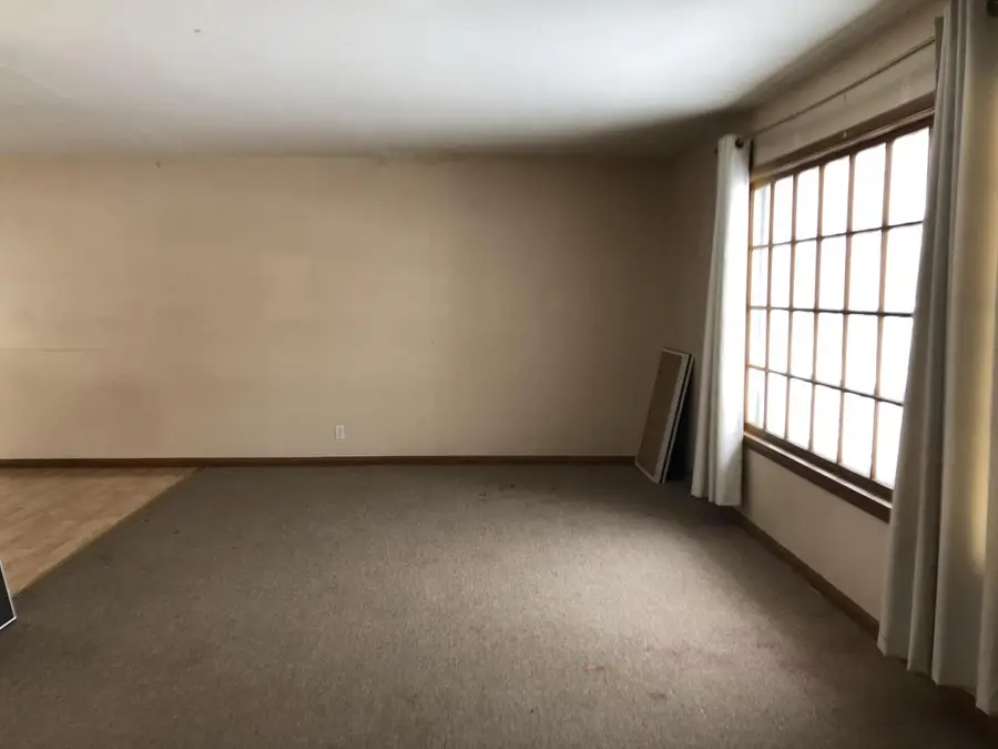 9703 W Kaul AVENUE, Milwaukee, WI 53225 - Image #2