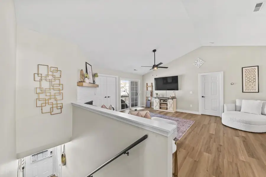 590 Pewaukee ROAD #E, Pewaukee, WI 53072 - Image #2