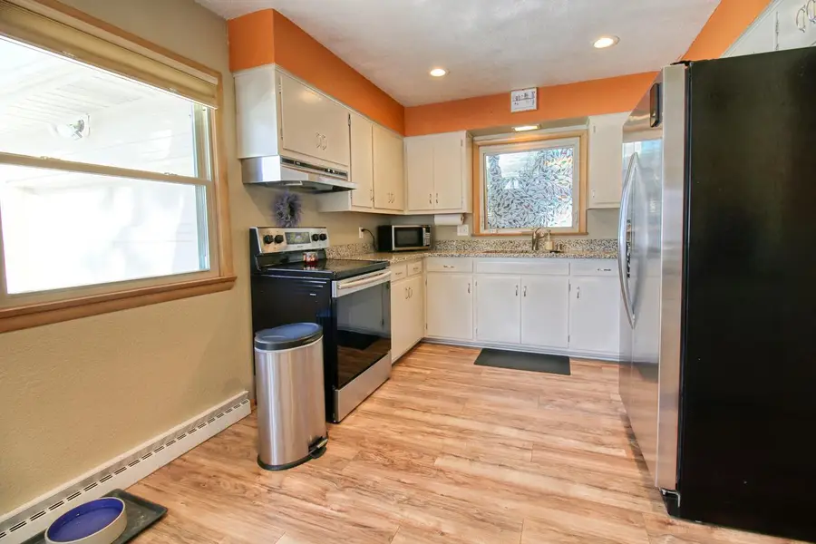 1016 W Glenn DRIVE, Waukesha, WI 53188 - #2