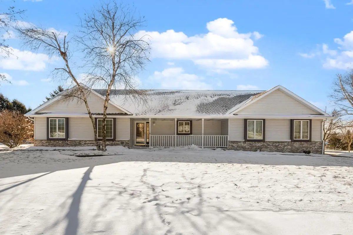 1151 Glacier PASS, Slinger, WI 53086 - Image #1