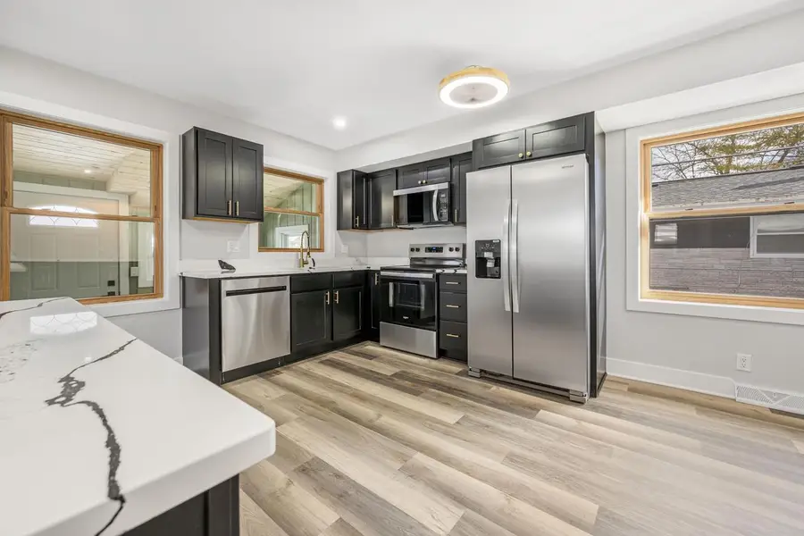 4611 W Kiley AVENUE, Milwaukee, WI 53223 - #3