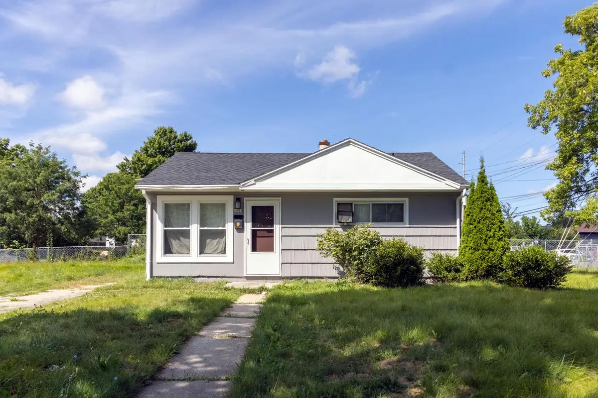6026 W Carmen AVENUE, Milwaukee, WI 53218 - Image #1