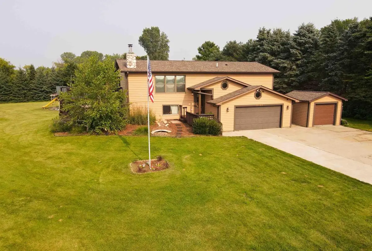 N6236 Willow Glen ROAD, Oconomowoc, WI 53066 - Image #1