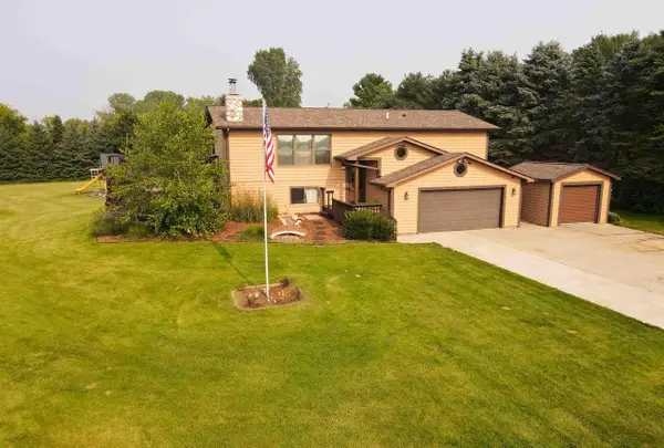 N6236 Willow Glen ROAD, Oconomowoc, WI 53066