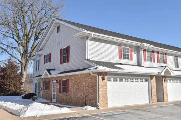 326 Kettle Moraine DRIVE N #1, Slinger, WI 53086