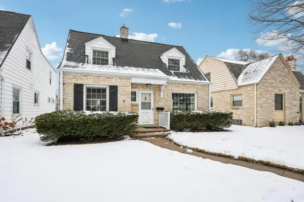120 W Henry Clay STREET, Whitefish Bay, WI 53217