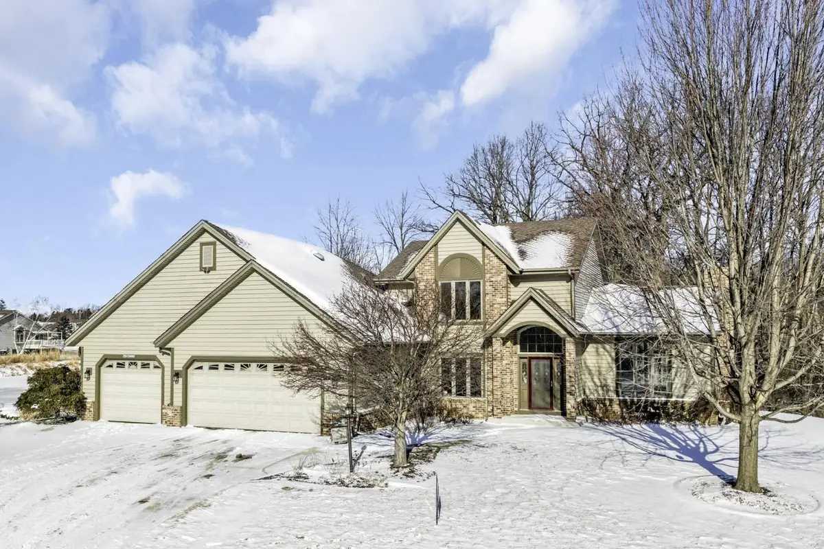 N65W15278 Blue Heron DRIVE, Menomonee Falls, WI 53051 - Image #1